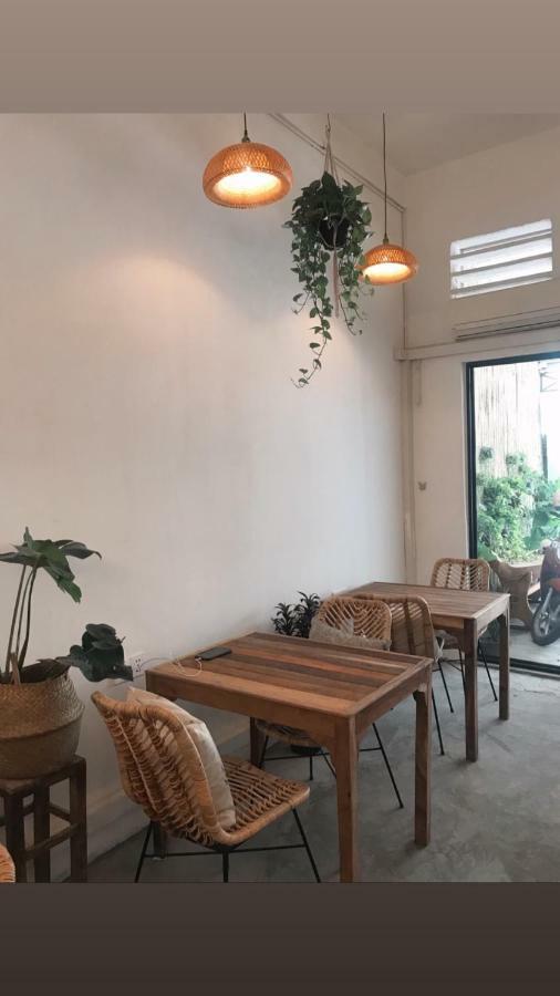 Sacred Lotus - Vegan Cafe X Hostel Πνομ Πενχ Εξωτερικό φωτογραφία