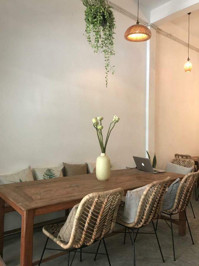 Sacred Lotus - Vegan Cafe X Hostel Πνομ Πενχ Εξωτερικό φωτογραφία