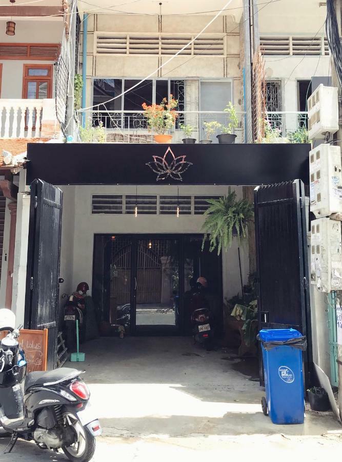 Sacred Lotus - Vegan Cafe X Hostel Πνομ Πενχ Εξωτερικό φωτογραφία